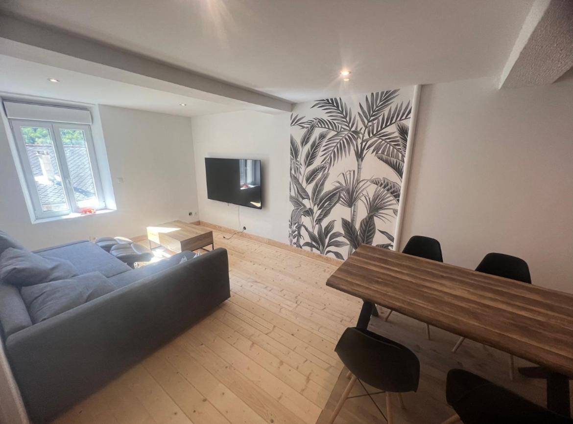 Charmant Grand Appartement Serdinya Luaran gambar