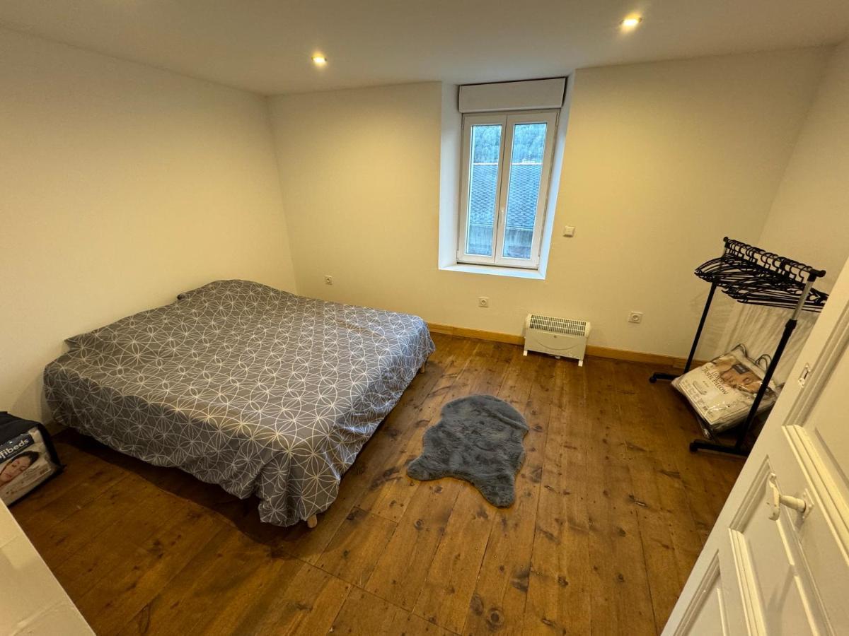 Charmant Grand Appartement Serdinya Luaran gambar