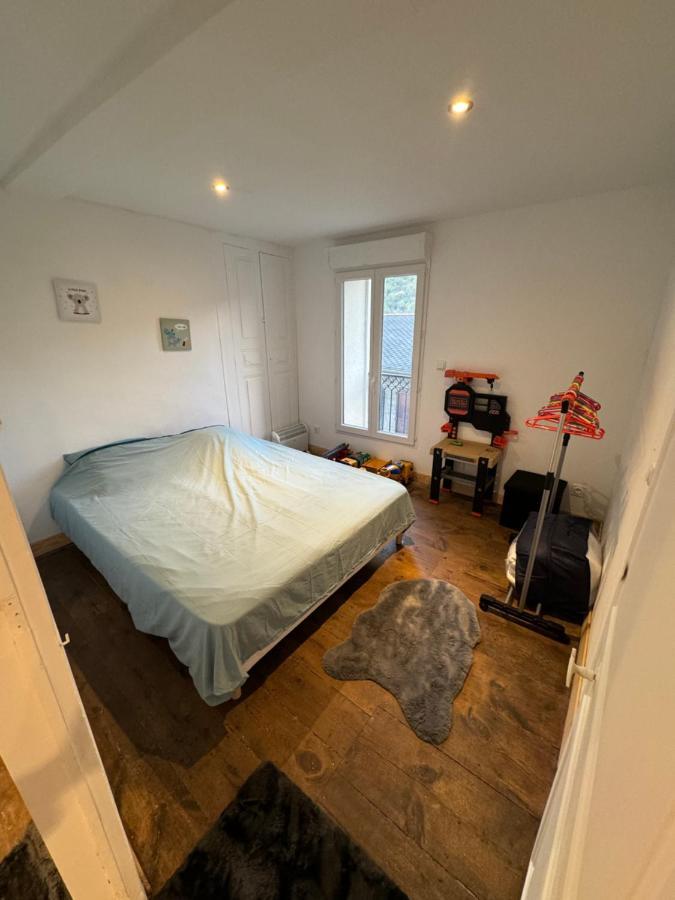 Charmant Grand Appartement Serdinya Luaran gambar