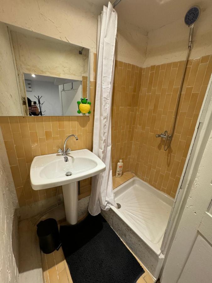 Charmant Grand Appartement Serdinya Luaran gambar